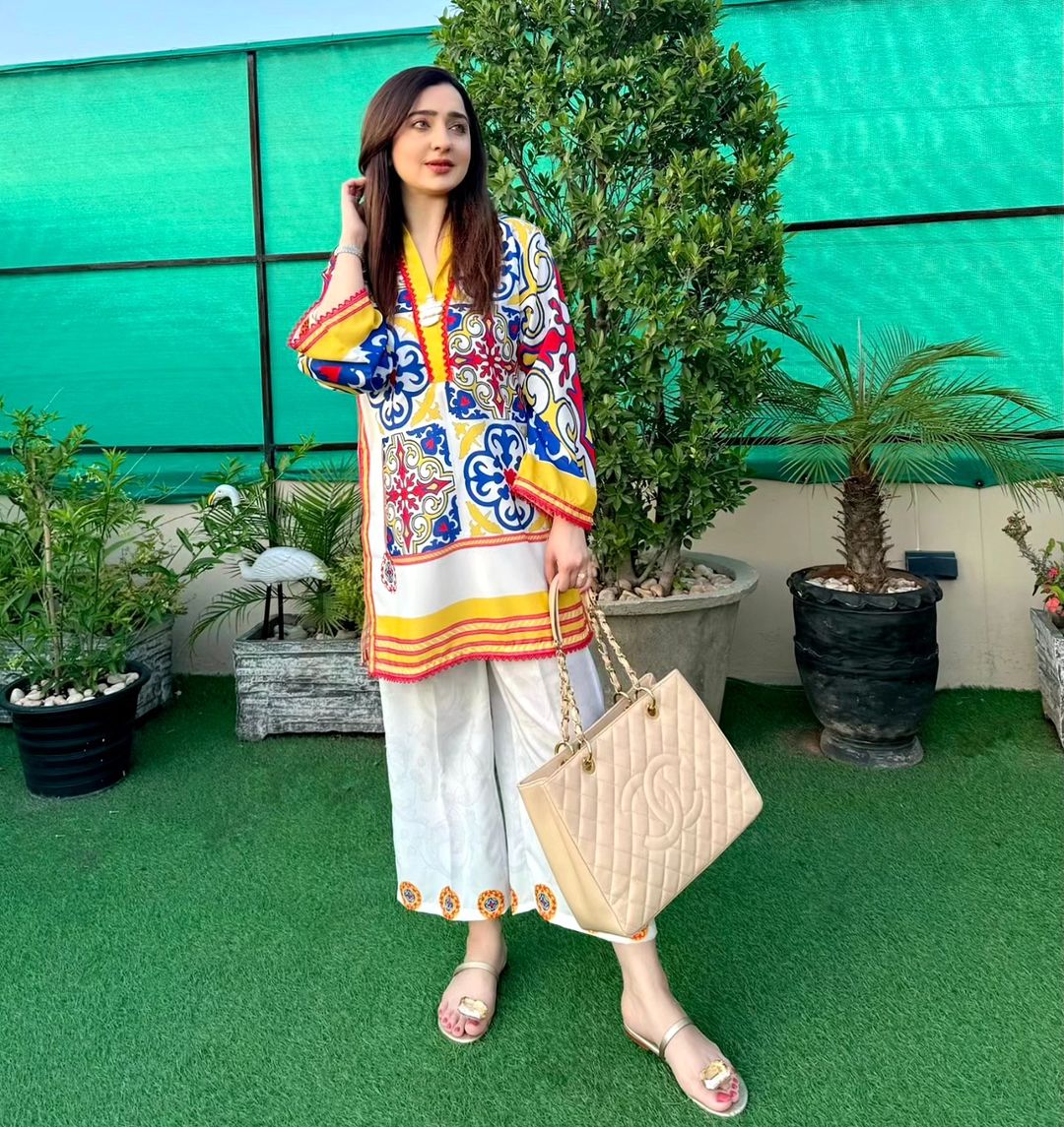 Mavra Khaddar Digital printed 2 pc